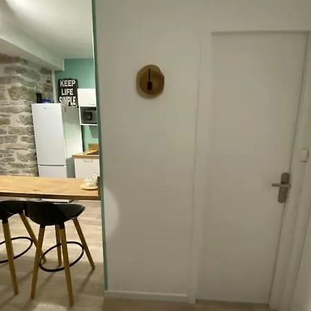 Charmant Studio Idealement Place Et Paisible ! Oloron-Sainte-Marie Buitenkant foto